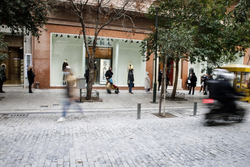 Αγώνας δρόμου για να αποφύγουμε ένα βαρύ τρίτο κύμα – Όλα τα μέτρα που ισχύουν ανά περιοχή