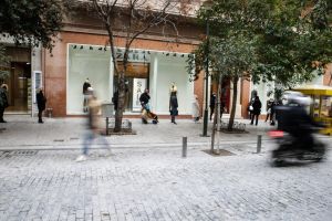 Αγώνας δρόμου για να αποφύγουμε ένα βαρύ τρίτο κύμα – Όλα τα μέτρα που ισχύουν ανά περιοχή