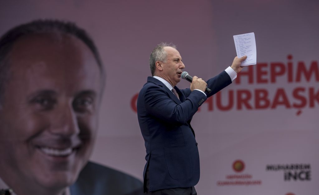 Τουρκία: Αντίπαλος του Ερντογάν ιδρύει νέο πολιτικό κόμμα