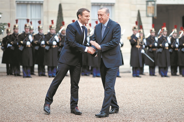 Ο πόλεμος Ερντογάν – Μακρόν επεκτείνεται και στο… πανεπιστήμιο