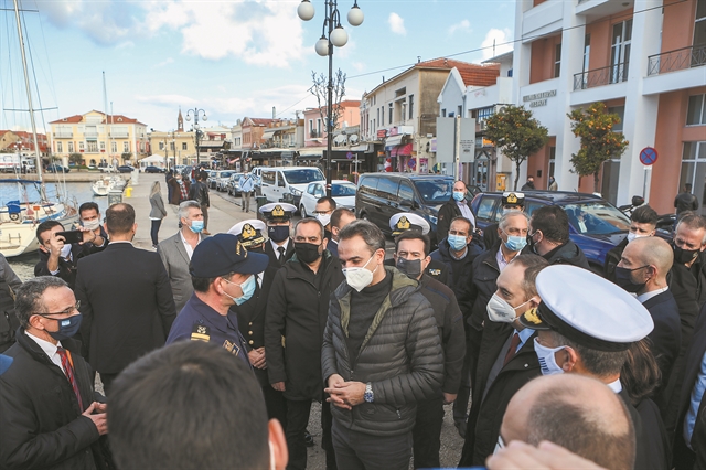 Αγωνία στην κυβέρνηση: Προσπαθούν να συγκρατήσουν τη φθορά