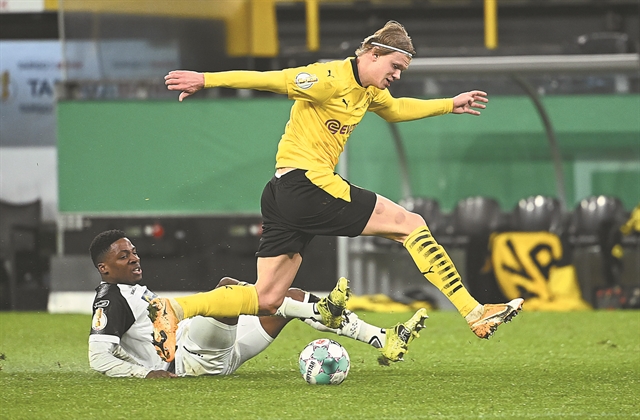 Με φόρα η Σεβίλλη, με Χαάλαντ η Ντόρτμουντ