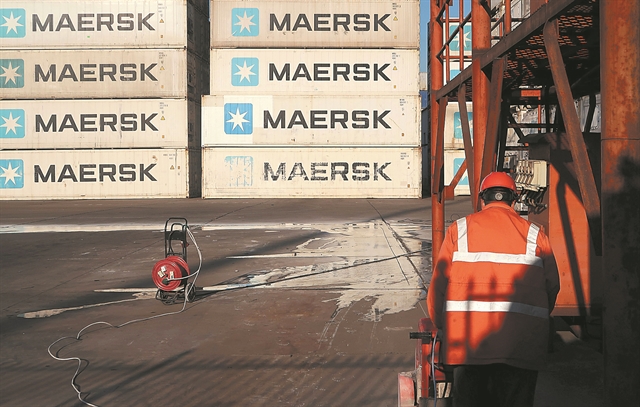 Κίνδυνος για τις τιμές από την έλλειψη κοντέινερ