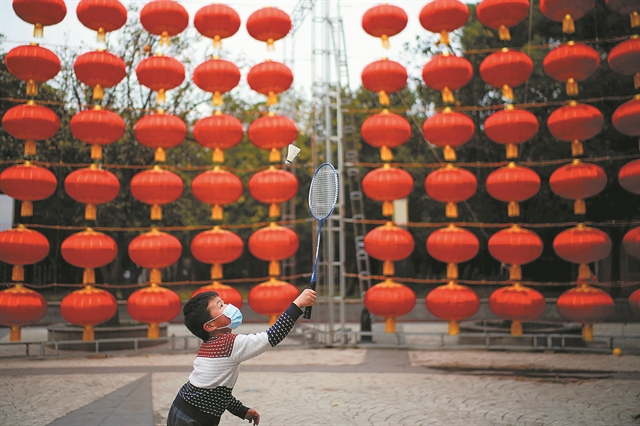«Ο ιός δεν ξεκίνησε στην Ουχάν ούτε σε εργαστήριο»
