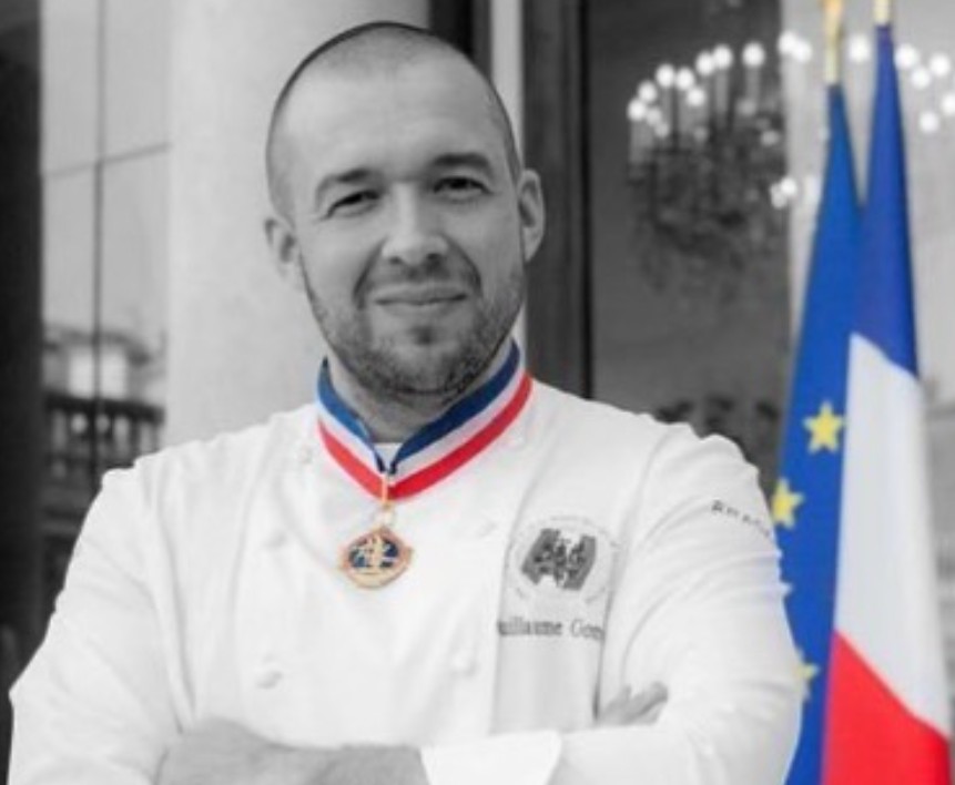 Ο σεφ του Ελιζέ «κρεμάει την ποδιά του» μετά από 25 χρόνια