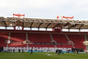 Ολυμπιακός και ΟΦΗ κατέθεσαν λουλούδια στη μνήμη των θυμάτων της Θύρας 7