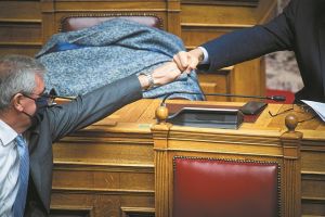 Μαζεύουν τους λοιμωξιολόγους από τα «παράθυρα»