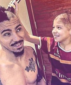 Κολλάει ο ένας, πυροβολεί ο άλλος