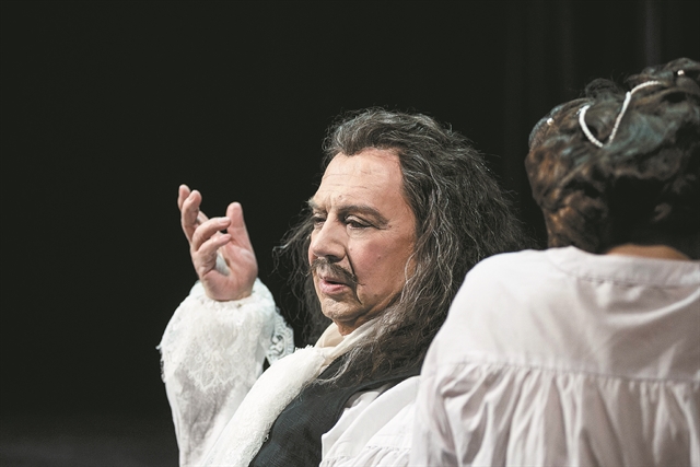 «Εξουσία σήμερα είναι τα social media»