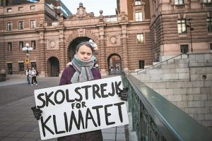 Εννέα νεαρές ακτιβίστριες από τη «γενιά της Γκρέτα» συστήνονται στον φακό