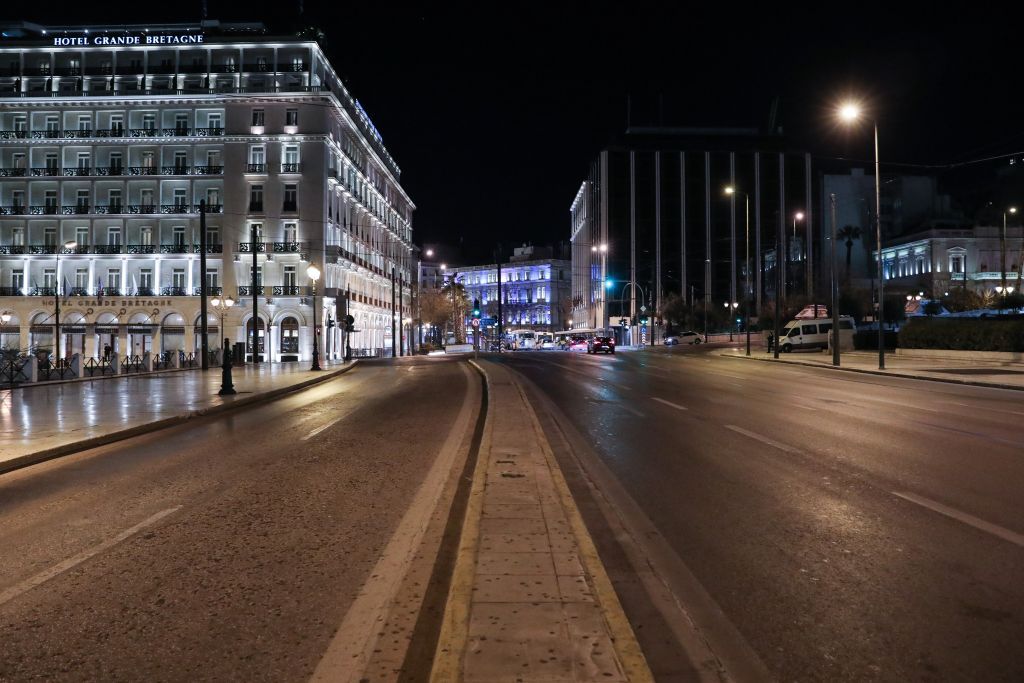 Κοροναϊός : ΜΕΘ «ασφυκτιούν», περιοχές κοκκινίζουν και το lockdown… παίρνει ήδη παράταση