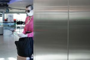 Κοροναϊός: 100 ειδικοί απαντούν στο ερώτημα «πότε θα βγούμε από το τούνελ»