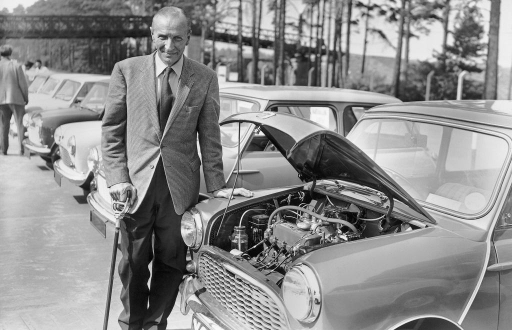 Ο Μικρασιάτης Αλεξ Ισιγόνης που δημιούργησε το πιο δημοφιλές μικρό αυτοκίνητο στον κόσμο