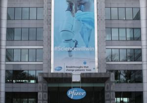 Επιπλέον 75 εκατ. δόσεις εμβολίων υπόσχεται στην ΕΕ η Pfizer