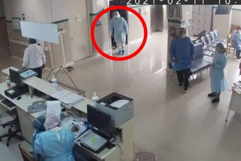 Περού : Αστυνομικός έβαλε ιατρική ποδιά για να δει τον ασθενή με κοροναϊό πατέρα του | tanea.gr