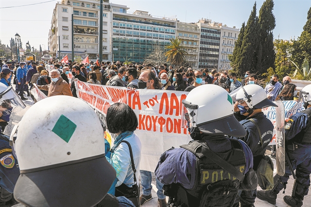 Μπαράζ επιθέσεων το Σαββατοκύριακο