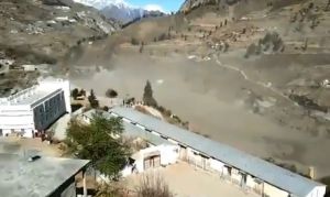 Κατέρρευσε τμήμα παγετώνα των Ιμαλαϊων – Φόβοι για για 150 νεκρούς