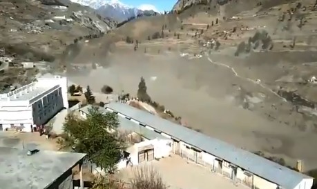 Κατέρρευσε τμήμα παγετώνα των Ιμαλαϊων – Φόβοι για για 150 νεκρούς