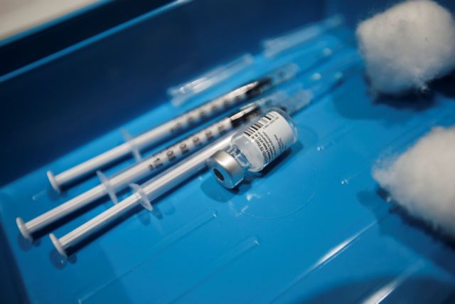 Διαδοχικά «όχι» στο εμβόλιο της AstraZeneca στους άνω των 65 ετών