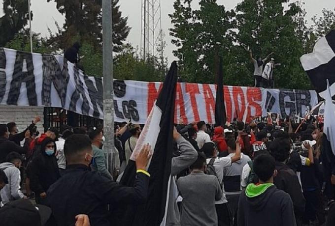 Ζήτημα ζωής και θανάτου : Το πανό οπαδών της Κόλο Κόλο έγραφε «Νικάτε ή σας… σκοτώνουμε»