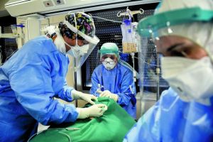 Σοκ στη Θήβα: Έσβησε 16χρονο κορίτσι από τον κοροναϊό