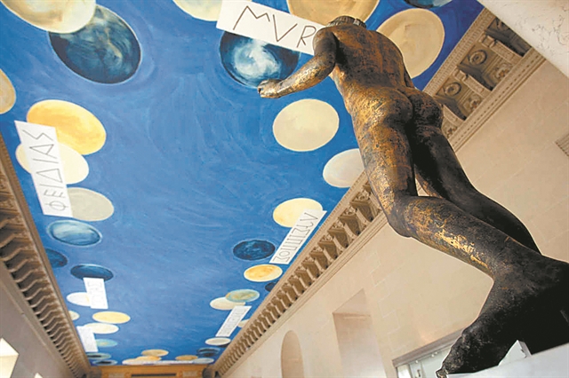 Αντίδραση του Ιδρύματος Cy Twombly για την αποκατάσταση σε αίθουσα του Λούβρου