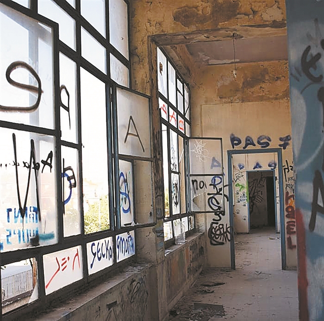 Αναγέννηση μέσα από τα ερείπια