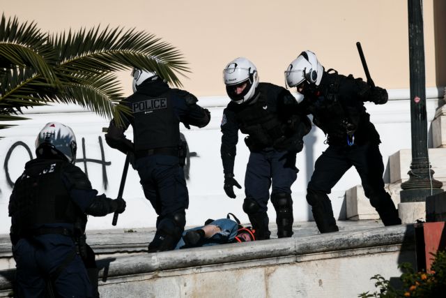 ΜέΡΑ25: Η αστυνομία προπηλάκισε στα όρια του ξυλοδαρμού τη Σοφία Σακοράφα