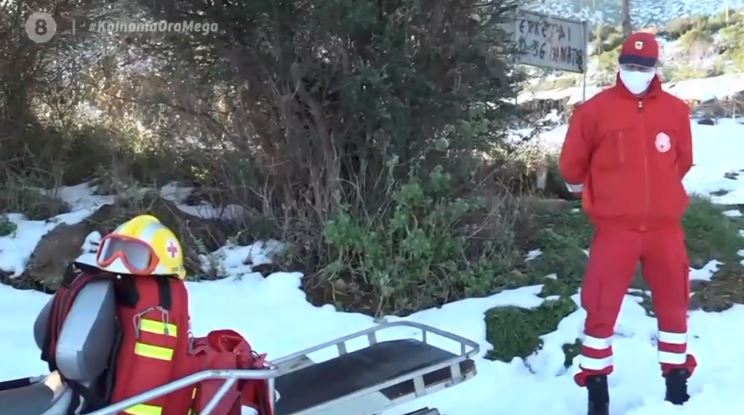 Απεγκλωβισμοί από τον Ερυθρό Σταυρό κατά τη διάρκεια του χιονιά