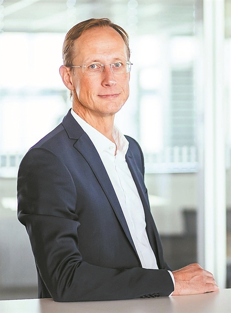 «Δεν μπορούμε να επιταχύνουμε την παραγωγή εμβολίων»