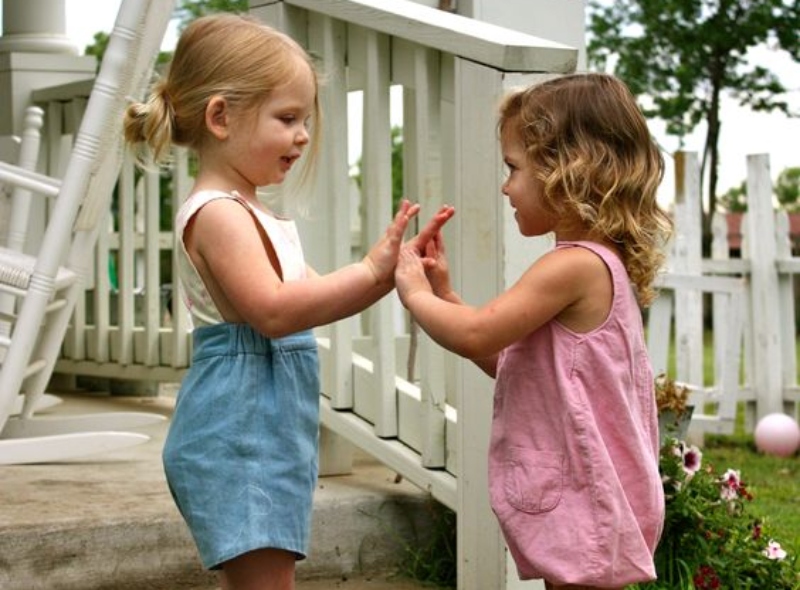 Πώς μπορούν να προστατευθούν οι παιδικές φιλίες εν μέσω πανδημίας;