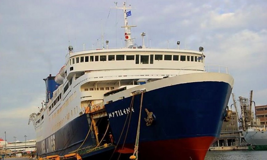 Μικρή κλίση έχει πάρει το παροπλισμένο πλοίο «Μυτιλήνη»  μετά από εισροή υδάτων
