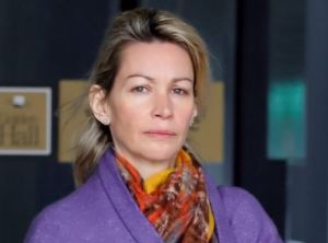 Άριελ Κωνσταντινίδη : Σκηνοθέτης απαιτούσε να πίνω στην παράσταση καθαρό οινόπνευμα