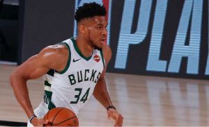 Οι καλύτερες στιγμές του Αντετοκούνμπο κόντρα στους Ράπτορς