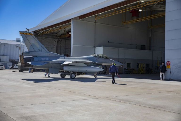 Στο Τέξας για τα απαραίτητα τεστ το πρώτο αναβαθμισμένο F-16 της Πολεμικής Αεροπορίας | tanea.gr