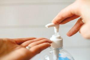 ΗΠΑ : 32χρονη ήπιε αντισηπτικό χεριών και πέθανε από οξεία δηλητηρίαση από μεθανόλη