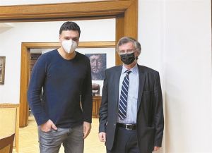 Νέα ευρωπαϊκή «γραμμή» για τα εμβόλια