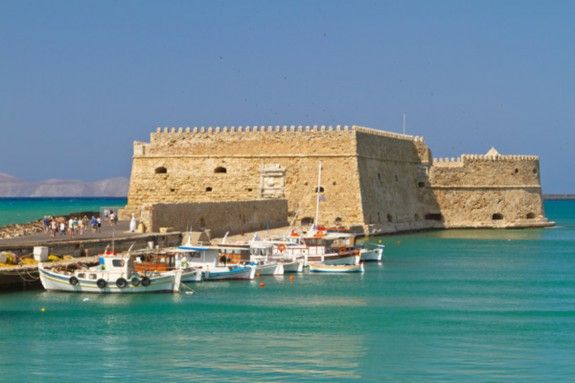 Καθολικό lockdown σε Ηράκλειο Κρήτης και δήμο Ευόσμου-Κορδελιού συστήνουν οι λοιμωξιολόγοι