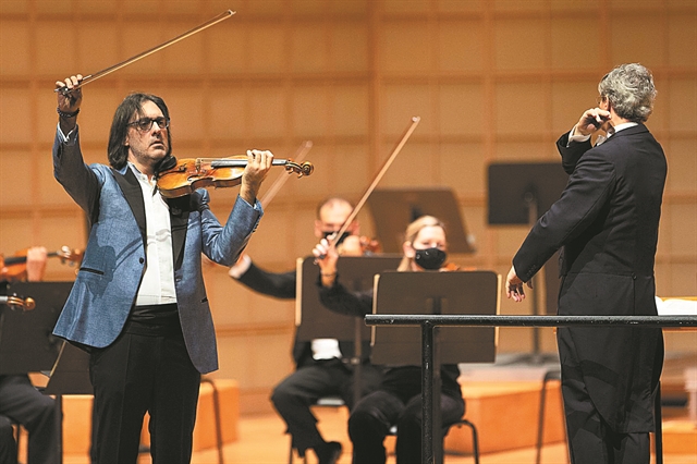 Πέντε live streaming (κι ένας Καβάκος)