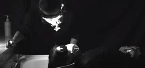 Πώς εξαπλώνεται ο κοροναϊός μέσα σε κομμωτήρια και ιατρεία δείχνει βίντεο