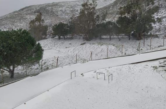 Λήμνος : Οδηγοί εγκλωβίστηκαν στα χιόνια – Επιχείρηση διάσωσής τους