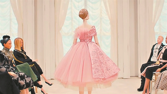 Το χρώμα της αθωότητας και της καραμέλας είναι το κορυφαίο της σεζόν…