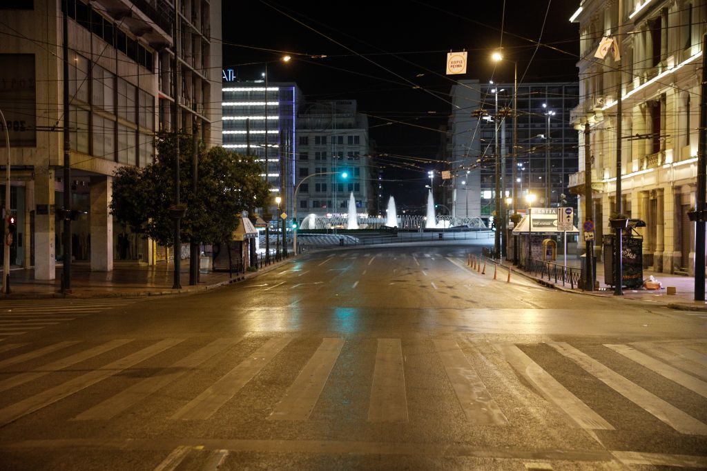 Lockdown : Σε ισχύ η απαγόρευση κυκλοφορίας σε Αττική και Θεσσαλονίκη