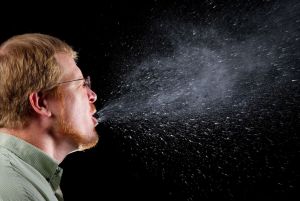 Covid-19: Αυτά είναι τα χαρακτηριστικά των «υπερμεταδοτών»