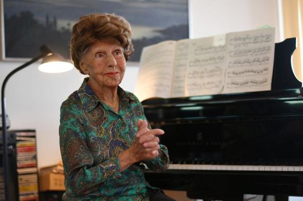 Παριζιάνα πιανίστρια ετών… 106 θα κυκλοφορήσει το 6ο άλμπουμ της