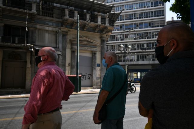 Κοροναϊός : Ελλιπής η τήρηση του lockdown λένε οι ειδικοί – Ασφυκτική πίεση στα νοσοκομεία της Αττικής