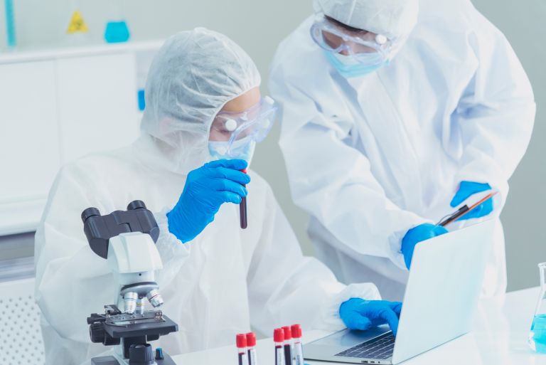 Η περιοδοντική νόσος είναι επιβαρυντικός παράγοντας για τον κοροναϊό