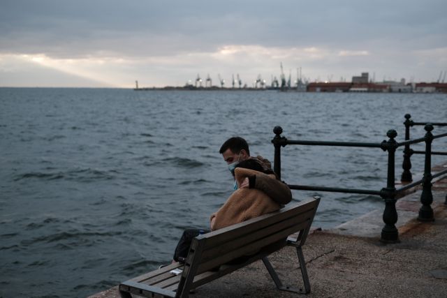 Προς σκληρό lockdown το 50% της χώρας – Γιατί η εικόνα της Θεσσαλονίκης διχάζει τους λοιμωξιολόγους