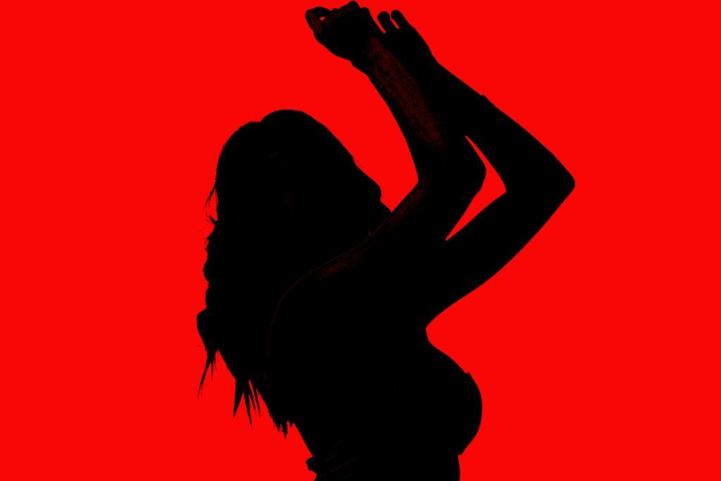 TikTok Silhouette Challenge : Πώς εκμεταλλεύονται επιτήδειοι το σέξι trend