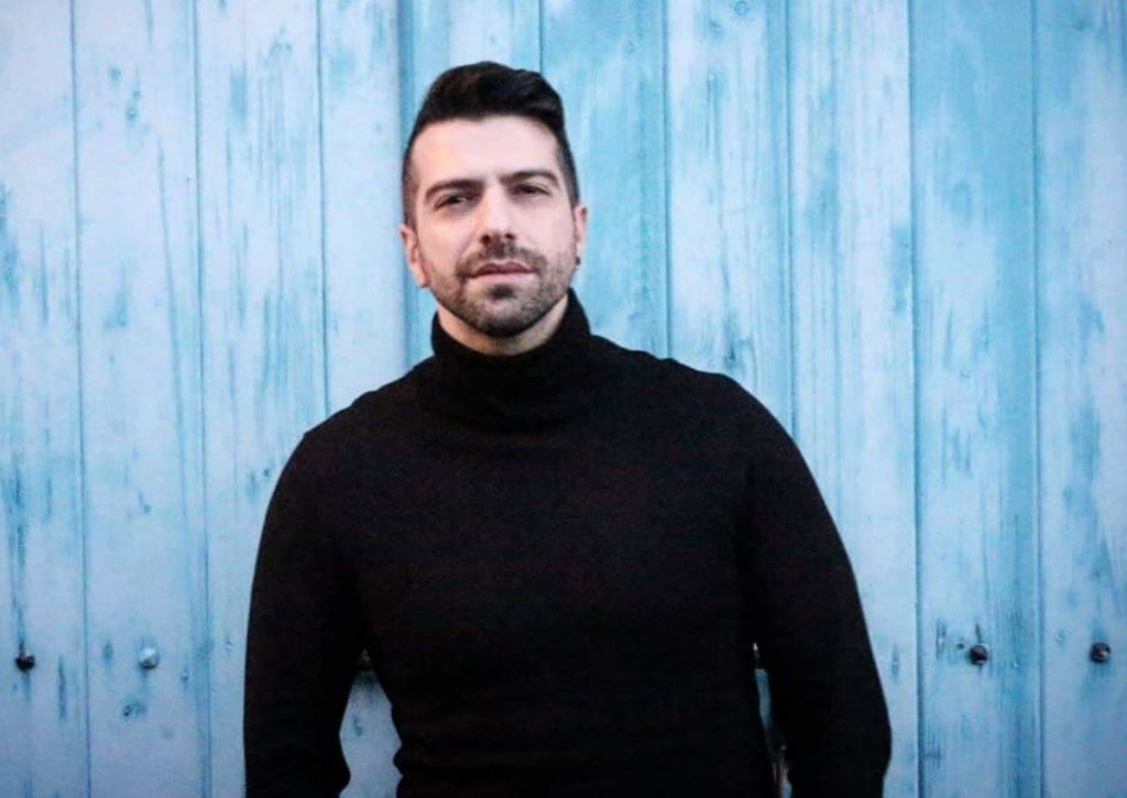 «Σε κάποιες οντισιόν μου πρότειναν μετά να πάω σπίτι τους» λέει ο Δημήτρης Τσακάλας